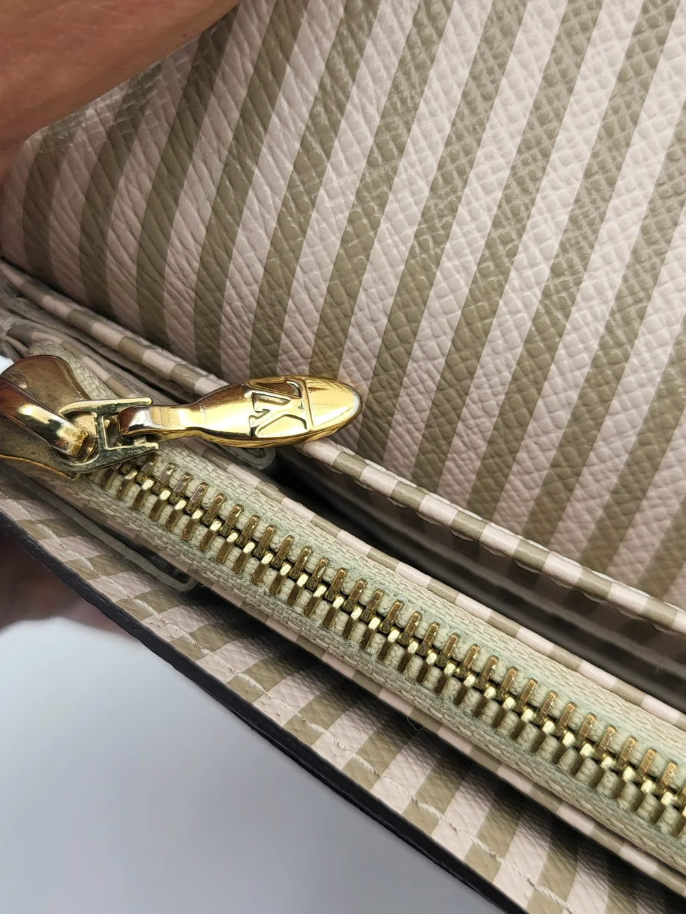 LOUIS VUITTON Limited Edition Damier Canvas Inventeur Trunks & Lock Sarah Wallet